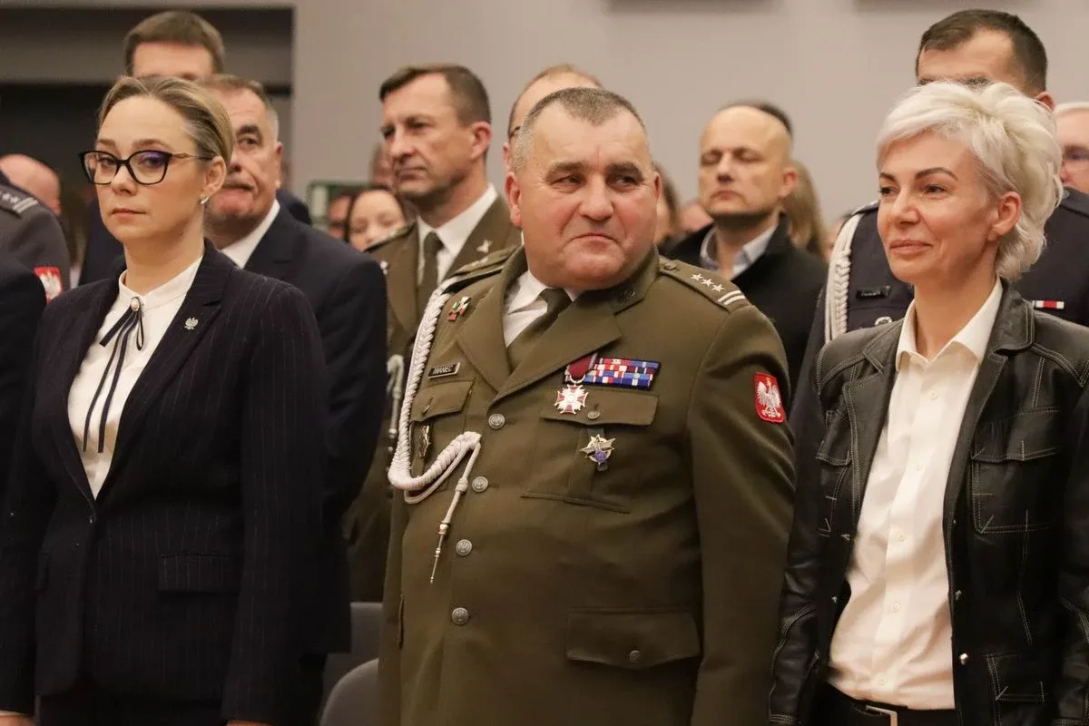 Uroczyste pasowanie pierwszoklasistów Technikum Lotniczego w Nagoszewie (zdjęcia)