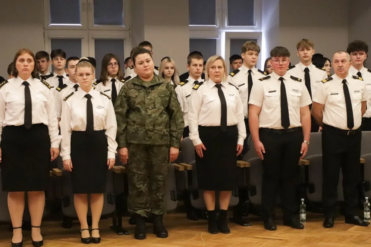 Uroczyste pasowanie pierwszoklasistów Technikum Lotniczego w Nagoszewie (zdjęcia)