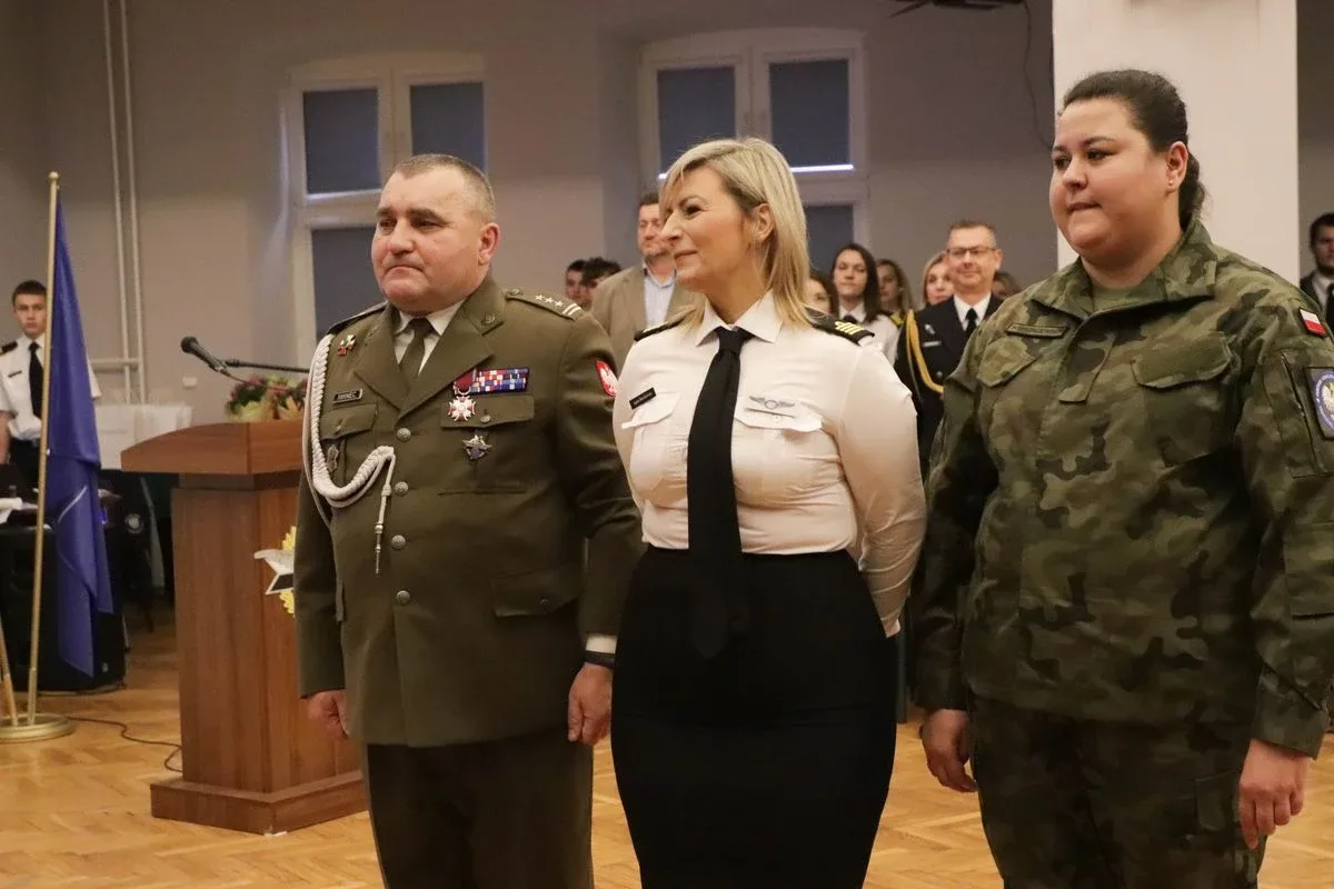 Uroczyste pasowanie pierwszoklasistów Technikum Lotniczego w Nagoszewie (zdjęcia)