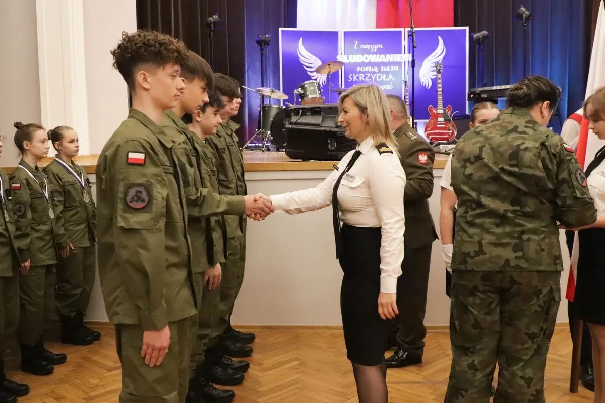 Uroczyste pasowanie pierwszoklasistów Technikum Lotniczego w Nagoszewie (zdjęcia)