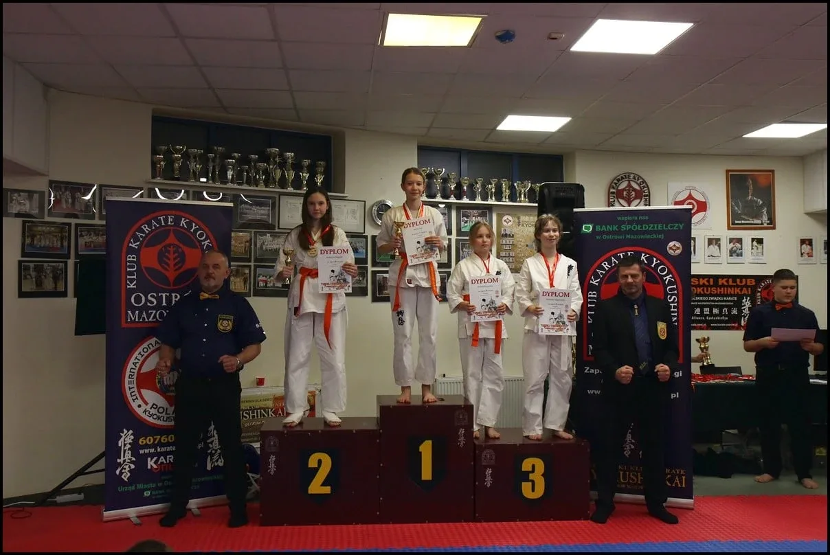 Turniej Mikołajkowy w Ostrowskim Klubie Karate Kyokushinkai (zdjęcia)