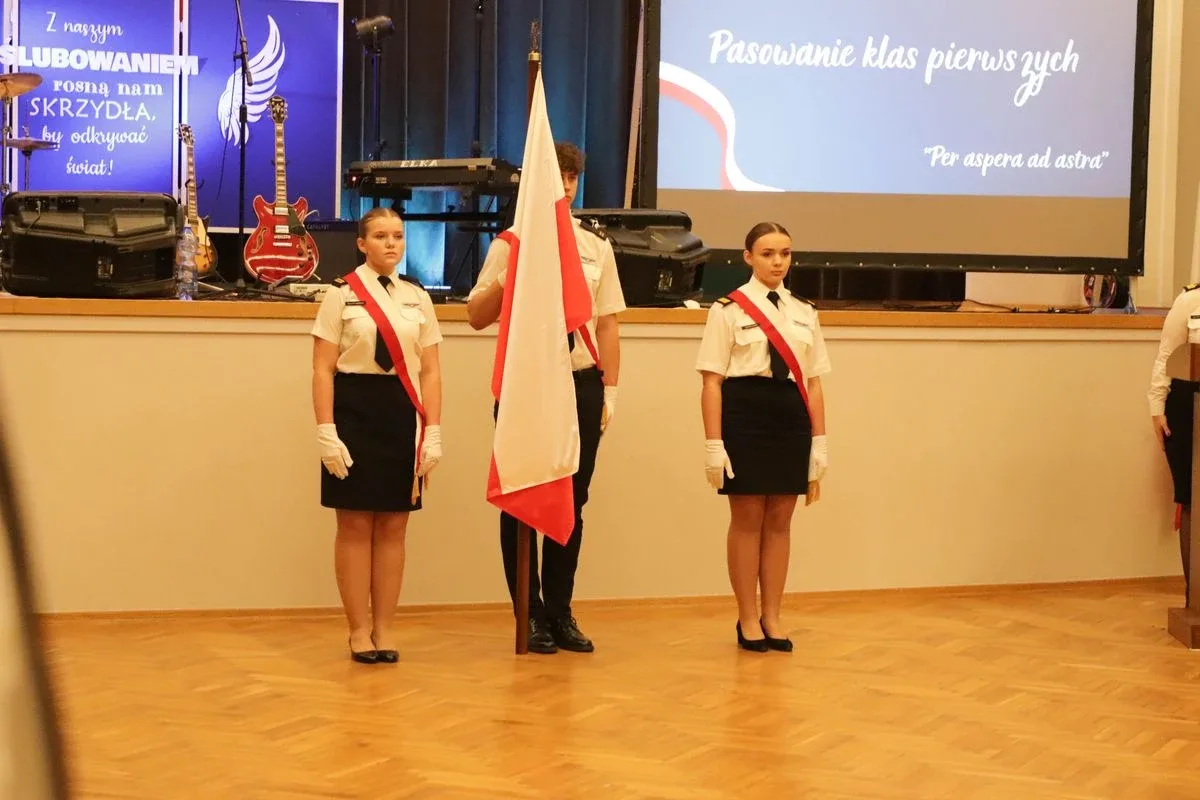 Uroczyste pasowanie pierwszoklasistów Technikum Lotniczego w Nagoszewie (zdjęcia)