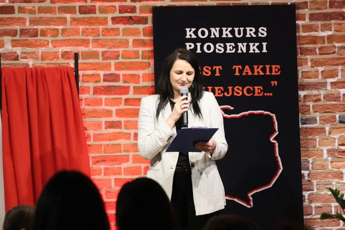 Festiwal Pieśni i Piosenki Patriotycznej "Jest takie miejsce..." w Ostrowi Mazowieckiej (zdjęcia)