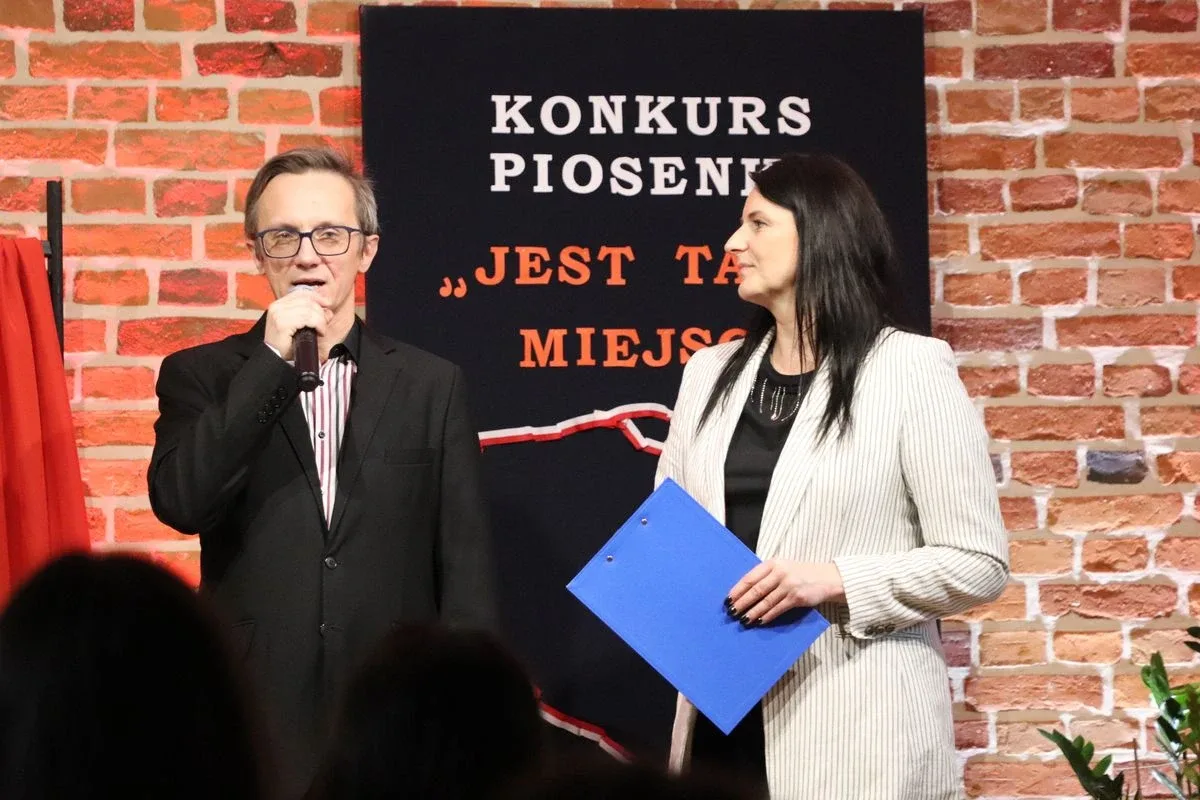 Festiwal Pieśni i Piosenki Patriotycznej "Jest takie miejsce..." w Ostrowi Mazowieckiej (zdjęcia)