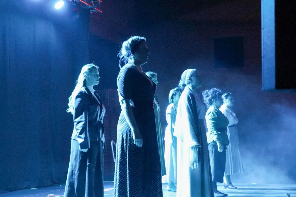 Historia i emocje na scenie. Poruszający spektakl "Cichy front" (zdjęcia)