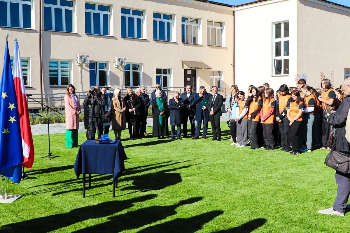 Symboliczne przecięcie wstęgi w Zespole Szkół nr 2. Nowa inwestycja oddana do użytku (zdjęcia)