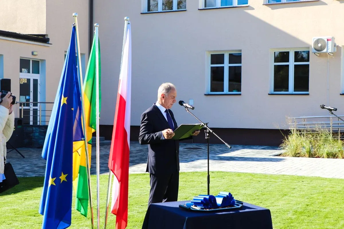 Symboliczne przecięcie wstęgi w Zespole Szkół nr 2. Nowa inwestycja oddana do użytku (zdjęcia)