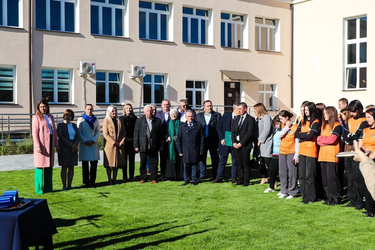 Symboliczne przecięcie wstęgi w Zespole Szkół nr 2. Nowa inwestycja oddana do użytku (zdjęcia)