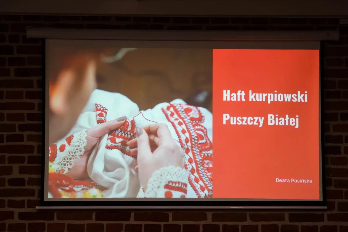 Spotkanie z tradycją. Haft Białokurpiowski w Ostrowi Mazowieckiej (zdjęcia)
