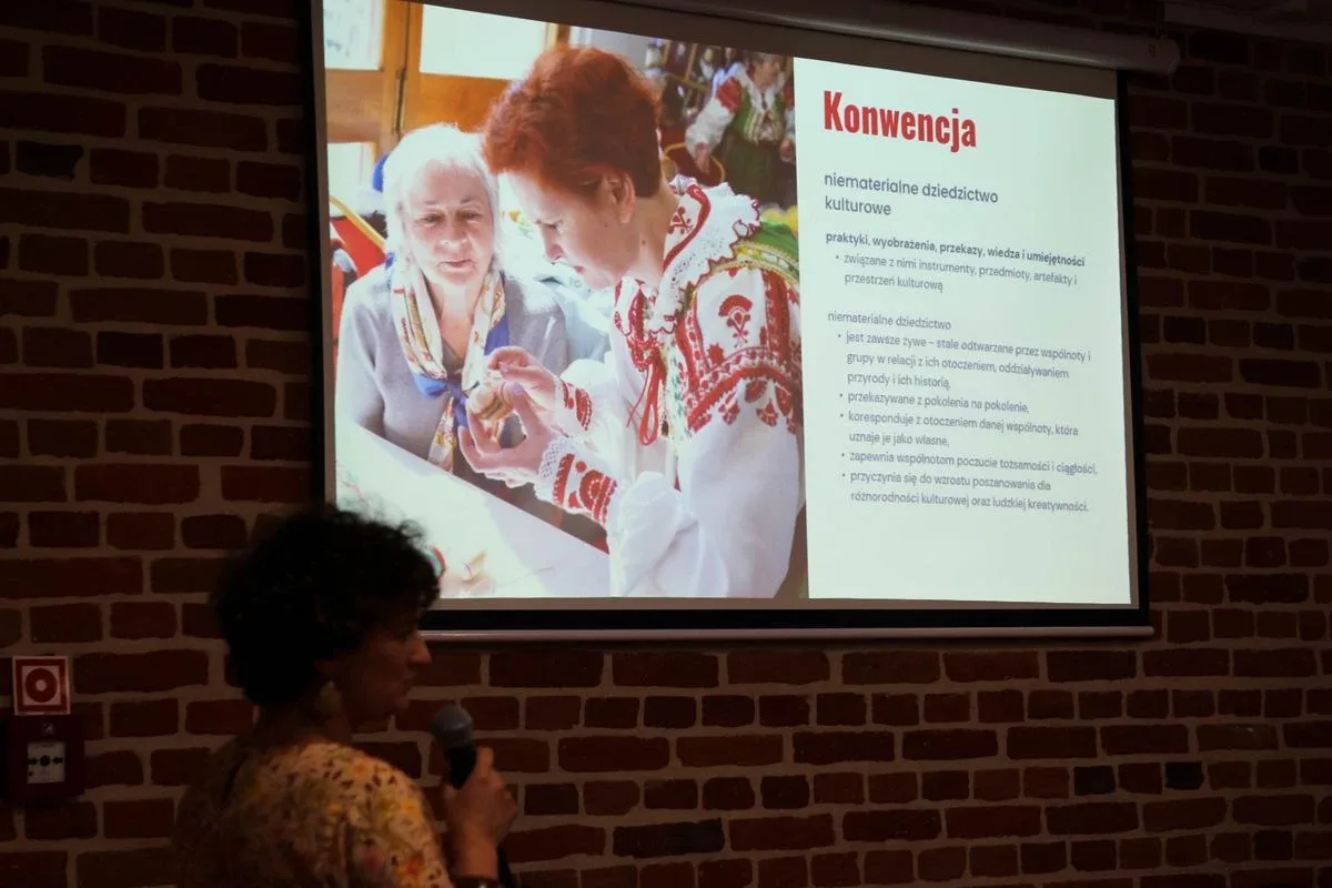 Spotkanie z tradycją. Haft Białokurpiowski w Ostrowi Mazowieckiej (zdjęcia)