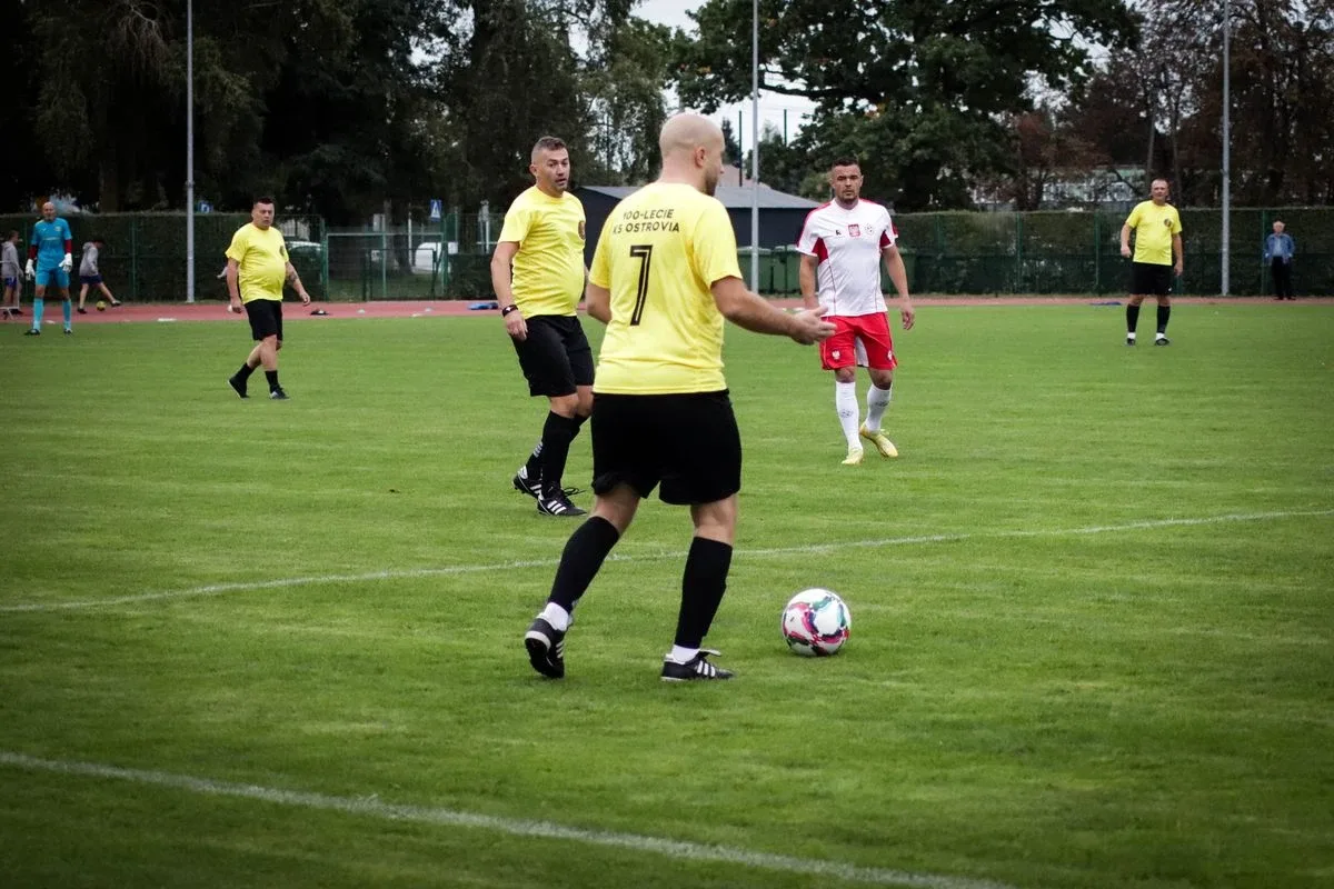Jubileusz KS Ostrovia. Sportowe widowisko na 100-lecie klubu! (zdjęcia)
