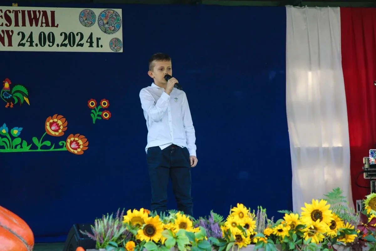 XIX Gminny Festiwal Folklorystyczny w Szkole Podstawowej w Dudach (zdjęcia)