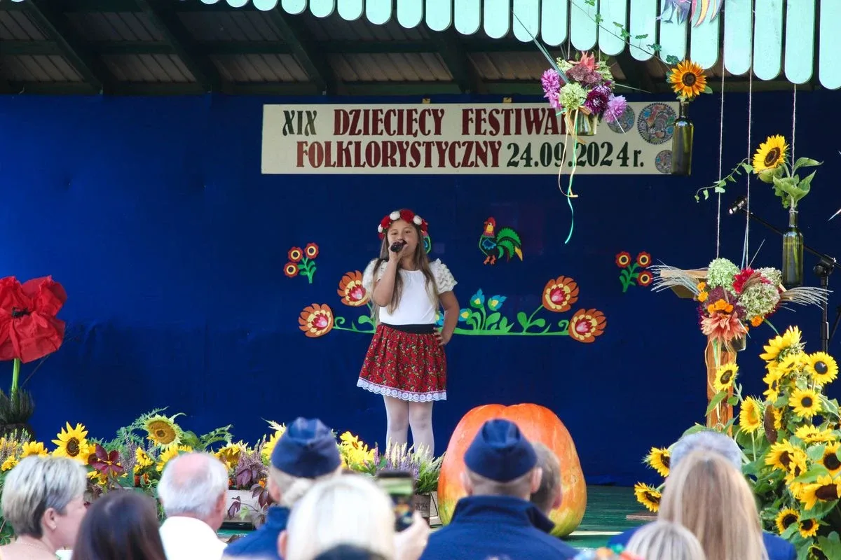XIX Gminny Festiwal Folklorystyczny w Szkole Podstawowej w Dudach (zdjęcia)