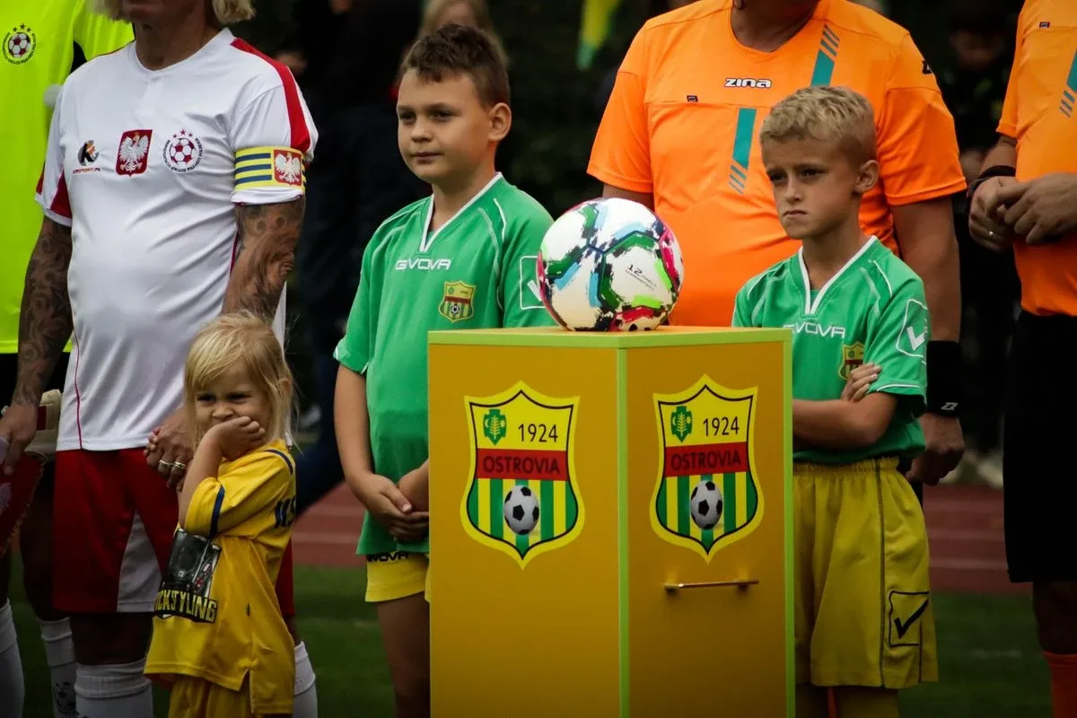 Jubileusz KS Ostrovia. Sportowe widowisko na 100-lecie klubu! (zdjęcia)