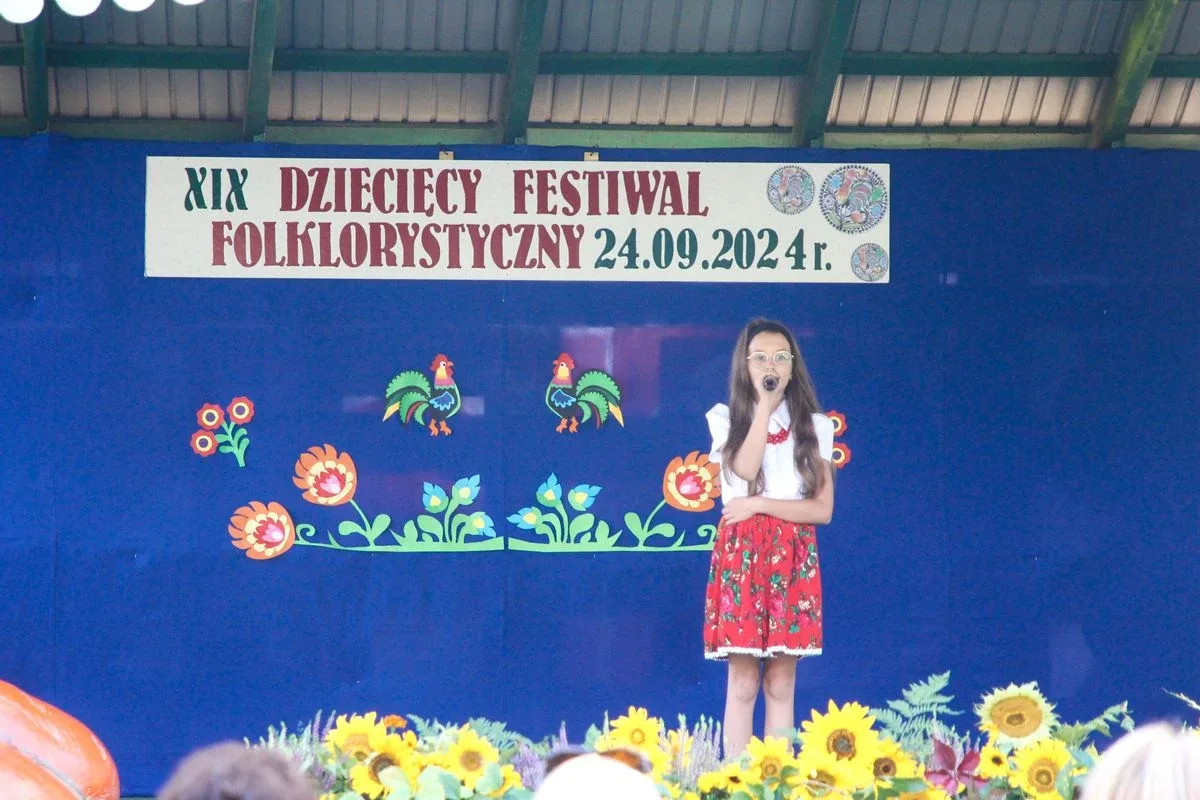 XIX Gminny Festiwal Folklorystyczny w Szkole Podstawowej w Dudach (zdjęcia)