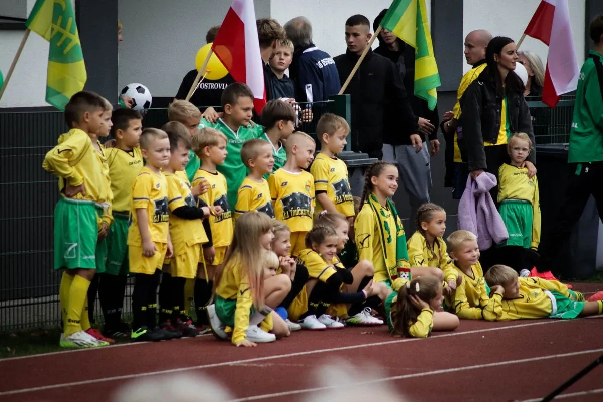 Jubileusz KS Ostrovia. Sportowe widowisko na 100-lecie klubu! (zdjęcia)