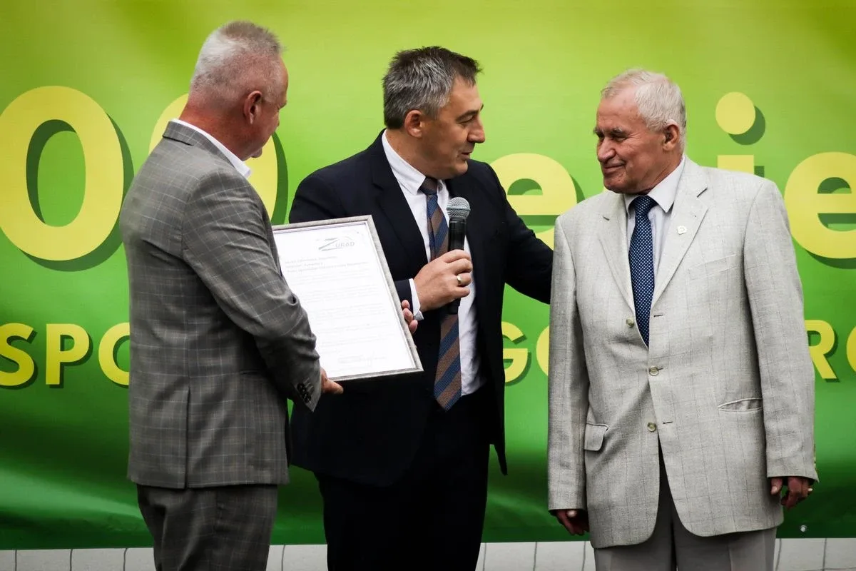 Jubileusz KS Ostrovia. Sportowe widowisko na 100-lecie klubu! (zdjęcia)