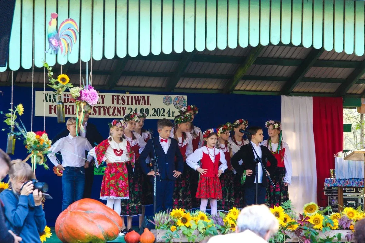 XIX Gminny Festiwal Folklorystyczny w Szkole Podstawowej w Dudach (zdjęcia)