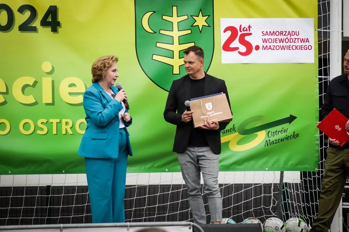 Jubileusz KS Ostrovia. Sportowe widowisko na 100-lecie klubu! (zdjęcia)