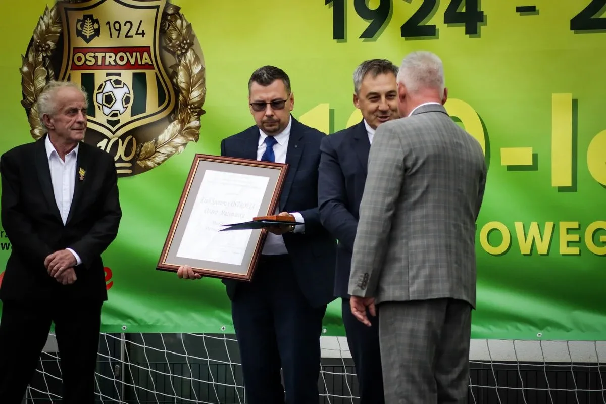 Jubileusz KS Ostrovia. Sportowe widowisko na 100-lecie klubu! (zdjęcia)