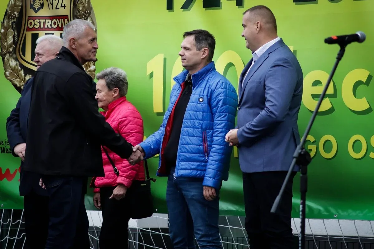 Jubileusz KS Ostrovia. Sportowe widowisko na 100-lecie klubu! (zdjęcia)
