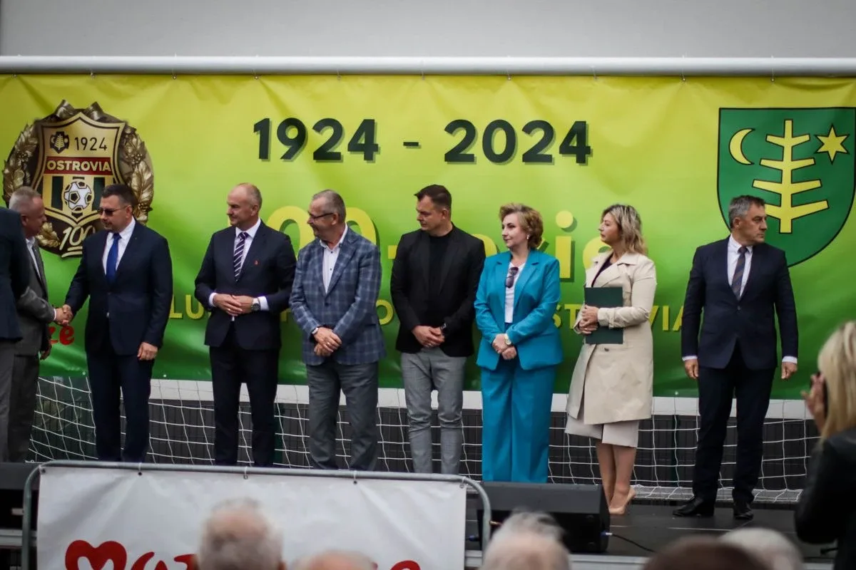 Jubileusz KS Ostrovia. Sportowe widowisko na 100-lecie klubu! (zdjęcia)