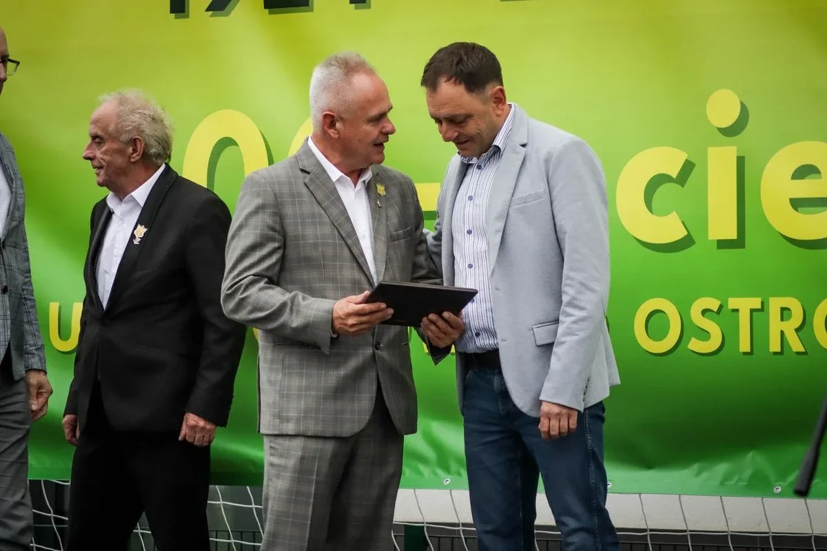 Jubileusz KS Ostrovia. Sportowe widowisko na 100-lecie klubu! (zdjęcia)