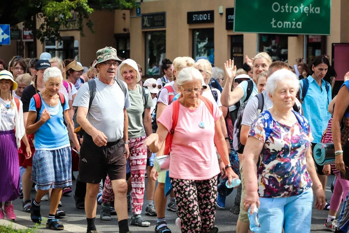 40. Piesza Pielgrzymka Łomżyńska na Jasną Górę przeszła przez Ostrów Mazowiecką (zdjęcia)