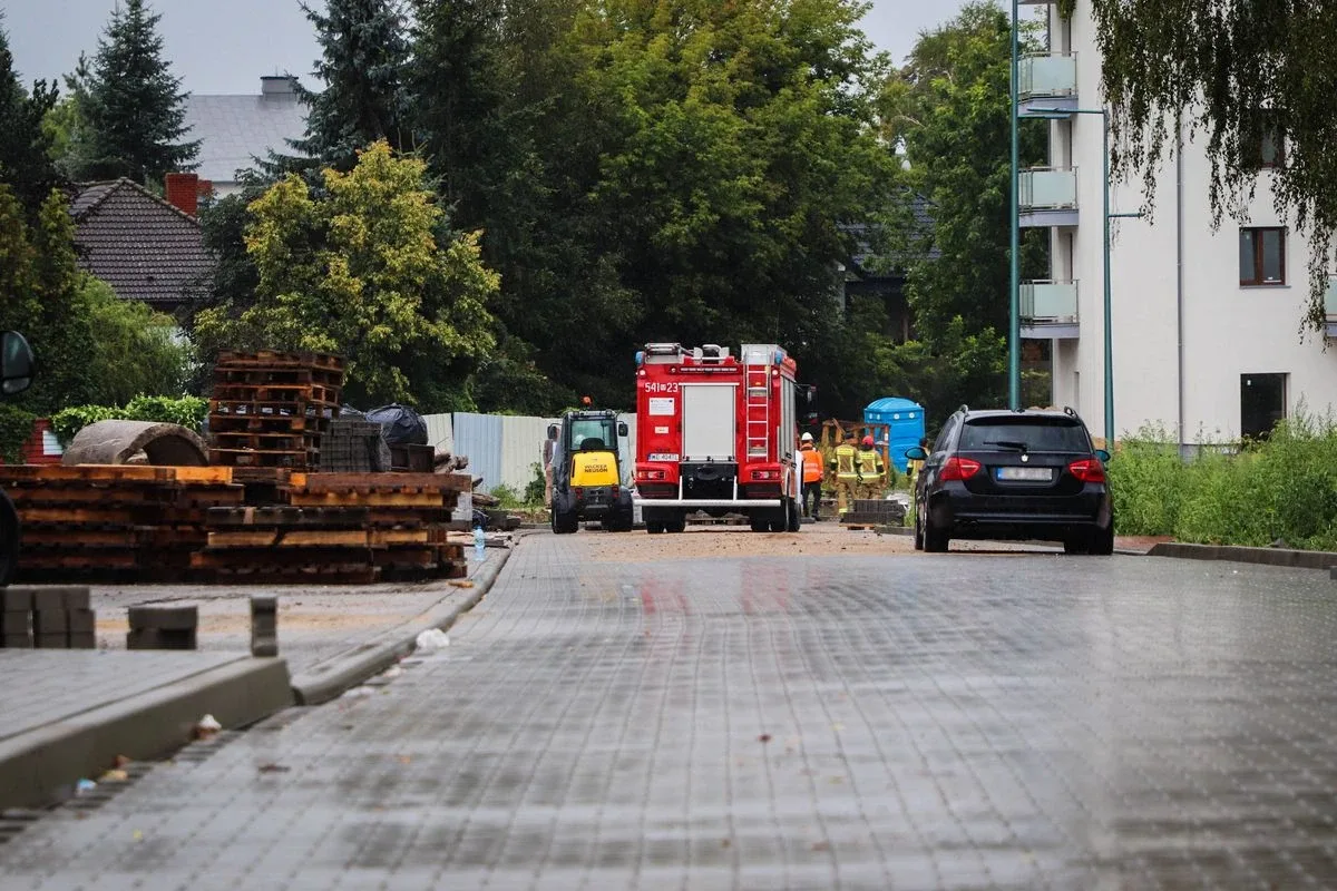 Nowa szkoła przy ulicy Partyzantów zalana. "Nie pozwolę na zagrożenie dla dzieci" mówi burmistrz (zdjęcia, wideo)