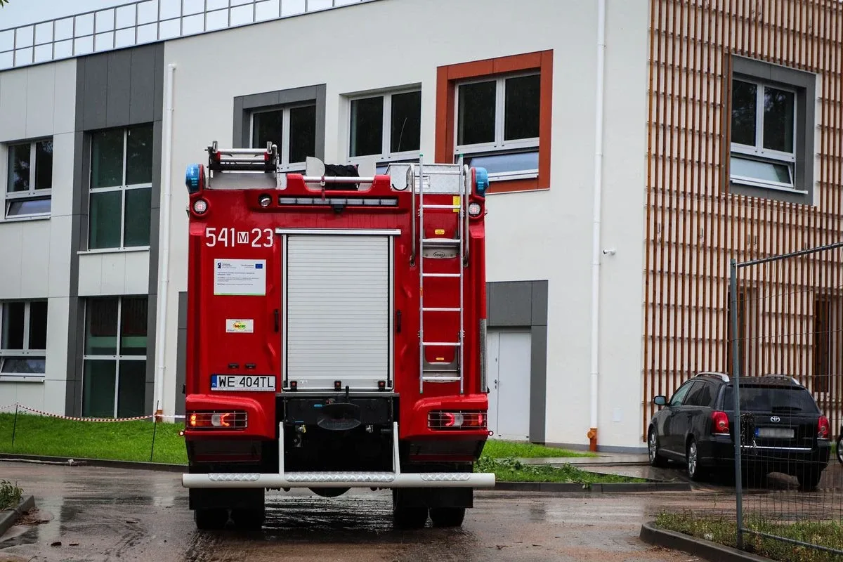 Nowa szkoła przy ulicy Partyzantów zalana. "Nie pozwolę na zagrożenie dla dzieci" mówi burmistrz (zdjęcia, wideo)