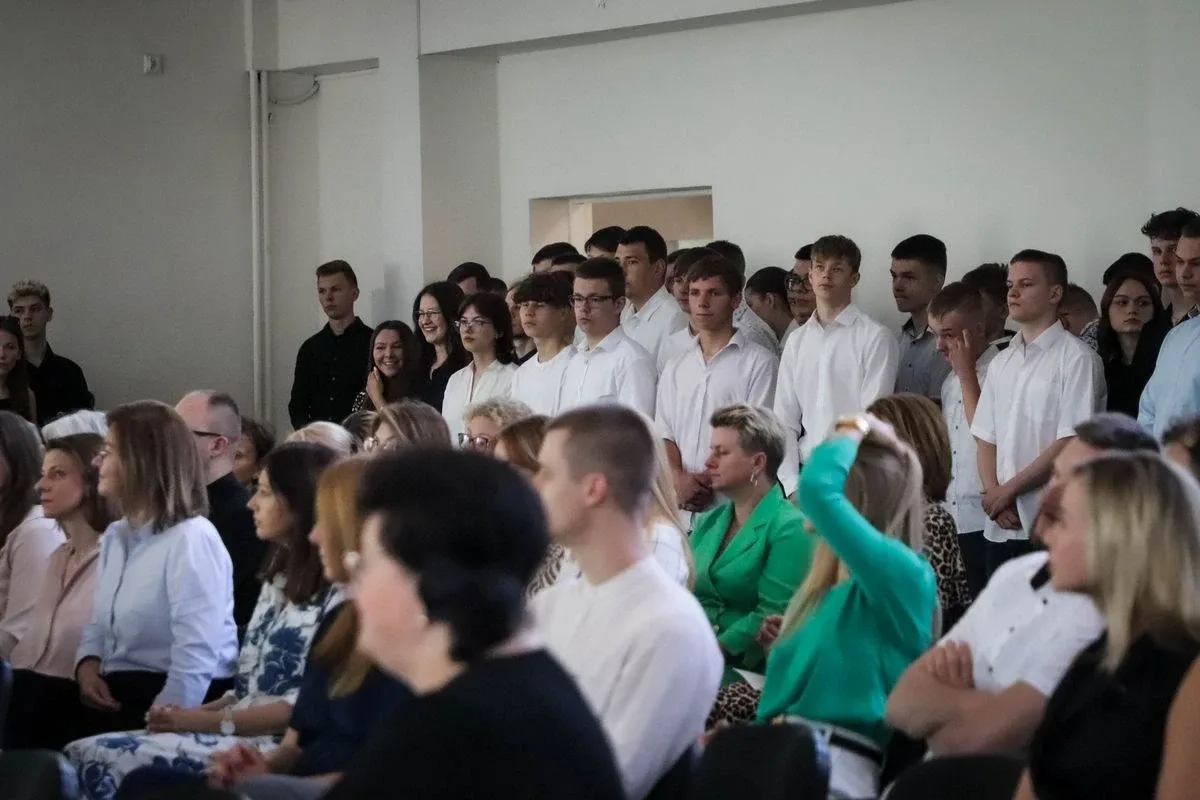 Żegnaj szkoło! Uczniowie "Rubinka" kończą rok szkolny i zaczynają wakacje (zdjęcia)