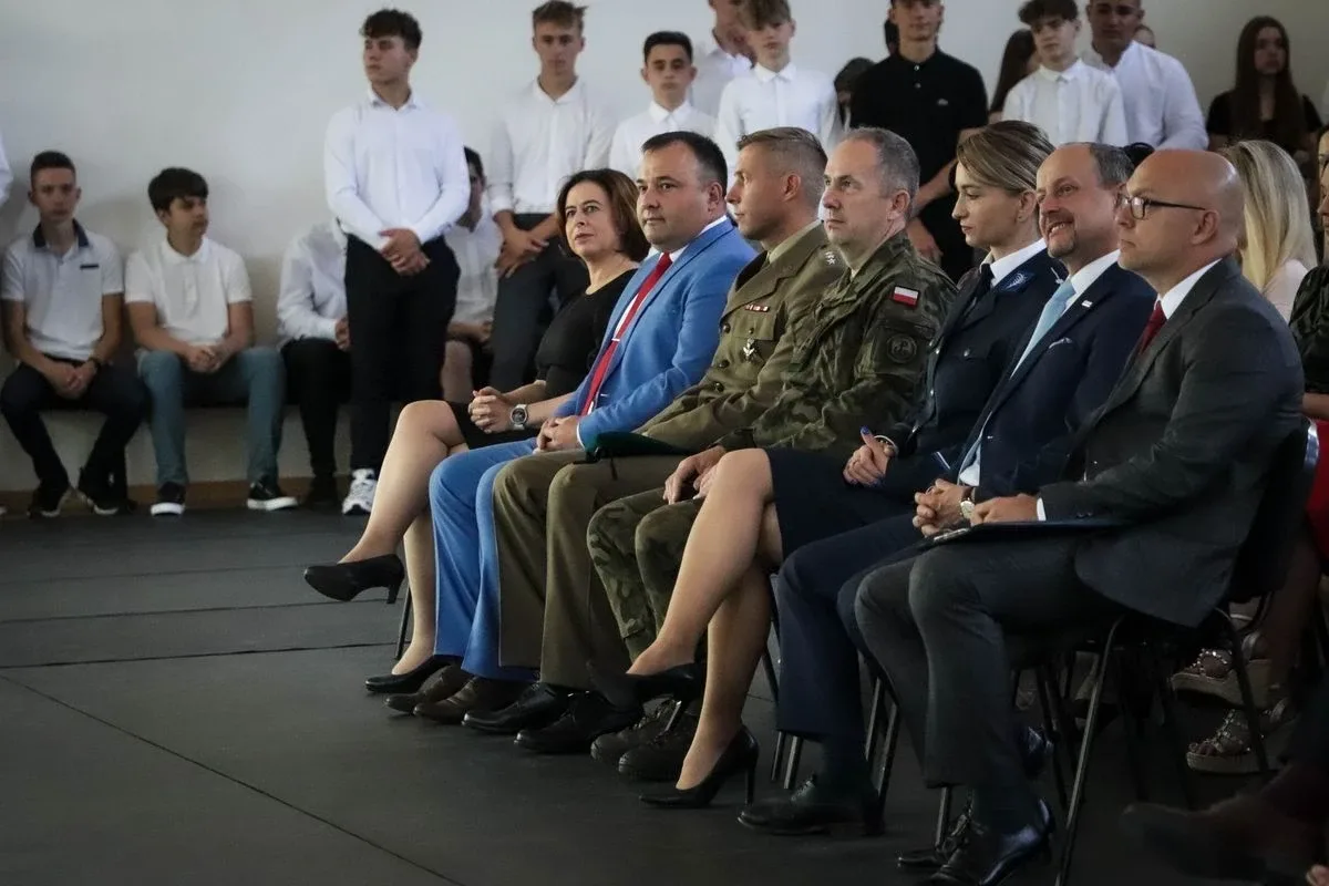 Żegnaj szkoło! Uczniowie "Rubinka" kończą rok szkolny i zaczynają wakacje (zdjęcia)