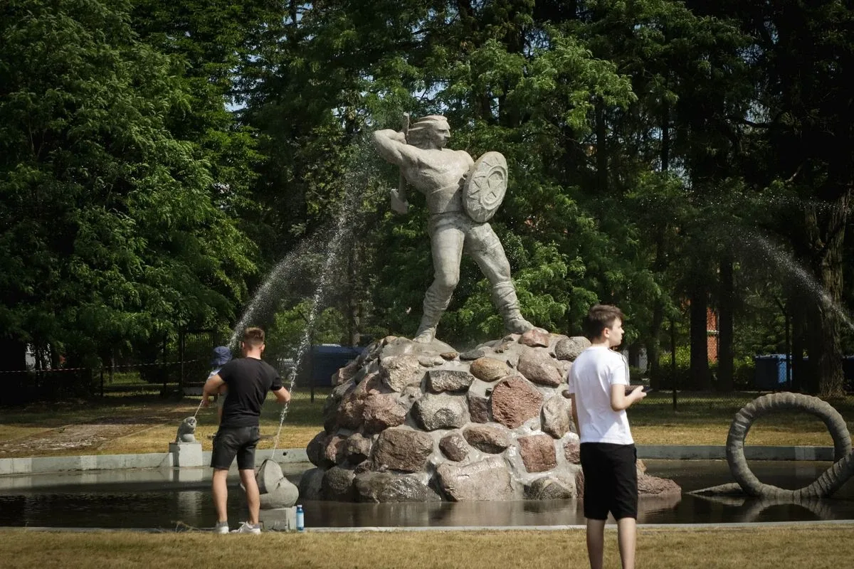Piknik sportowo-historyczny i 7. Bieg Pamięci Absolwentów Szkoły Podchorążych Piechoty w Komorowie (zdjęcia)