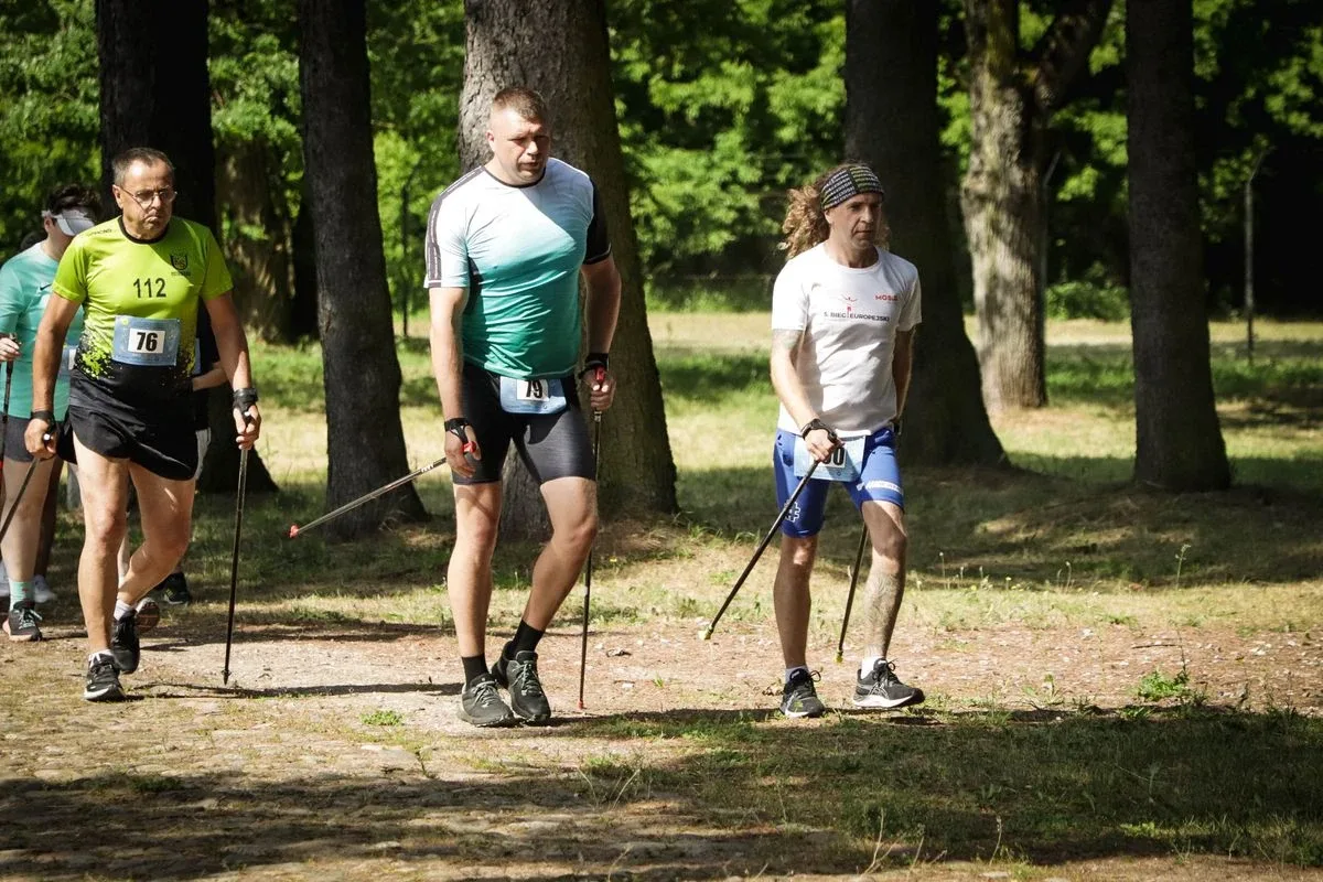 Piknik sportowo-historyczny i 7. Bieg Pamięci Absolwentów Szkoły Podchorążych Piechoty w Komorowie (zdjęcia)