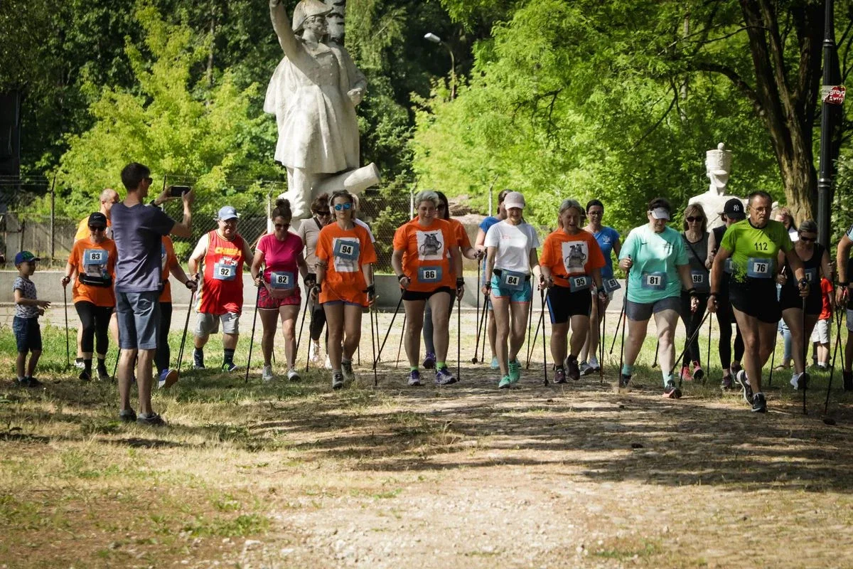 Piknik sportowo-historyczny i 7. Bieg Pamięci Absolwentów Szkoły Podchorążych Piechoty w Komorowie (zdjęcia)