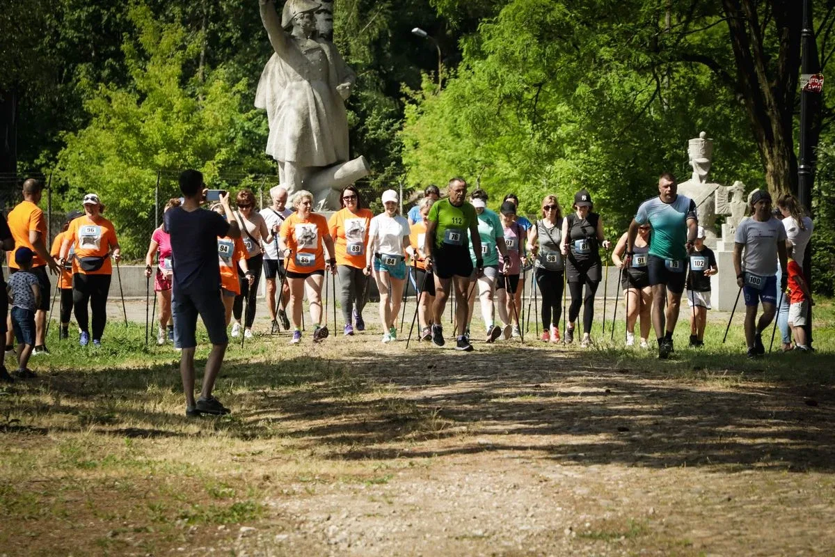 Piknik sportowo-historyczny i 7. Bieg Pamięci Absolwentów Szkoły Podchorążych Piechoty w Komorowie (zdjęcia)