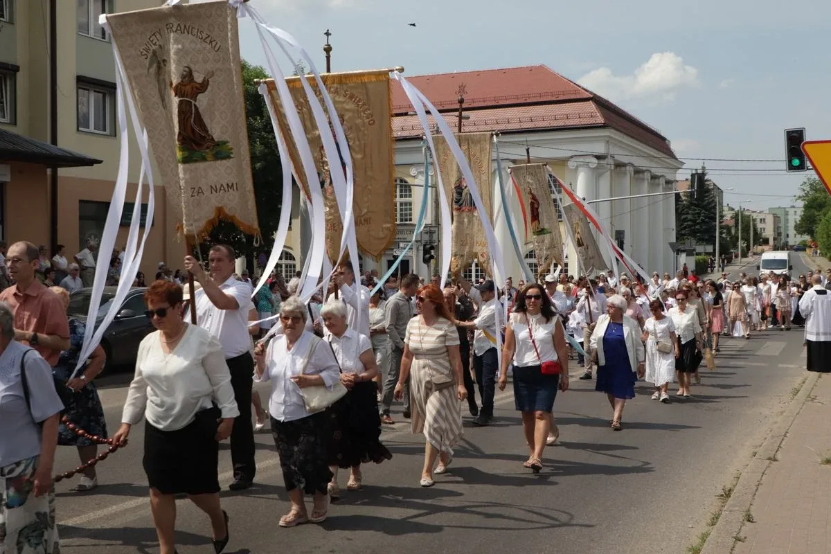 Uroczystość Bożego Ciała w Ostrowi Mazowieckiej (zdjęcia)
