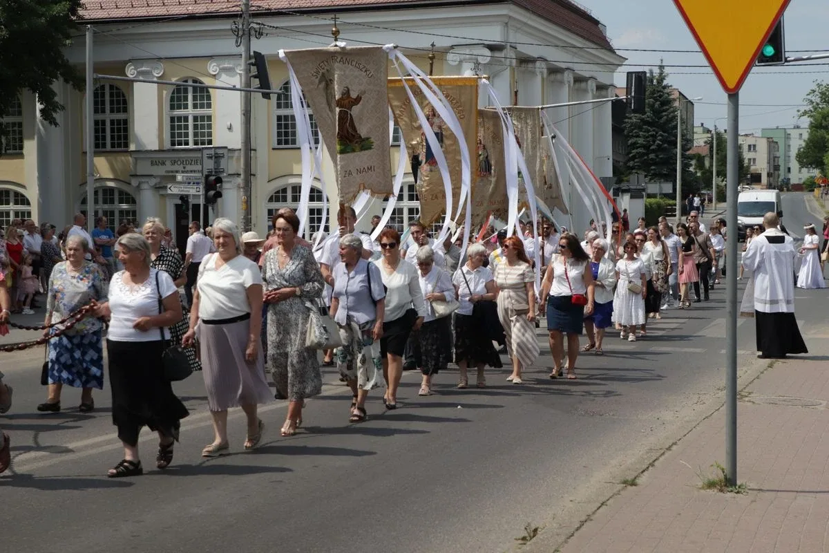 Uroczystość Bożego Ciała w Ostrowi Mazowieckiej (zdjęcia)