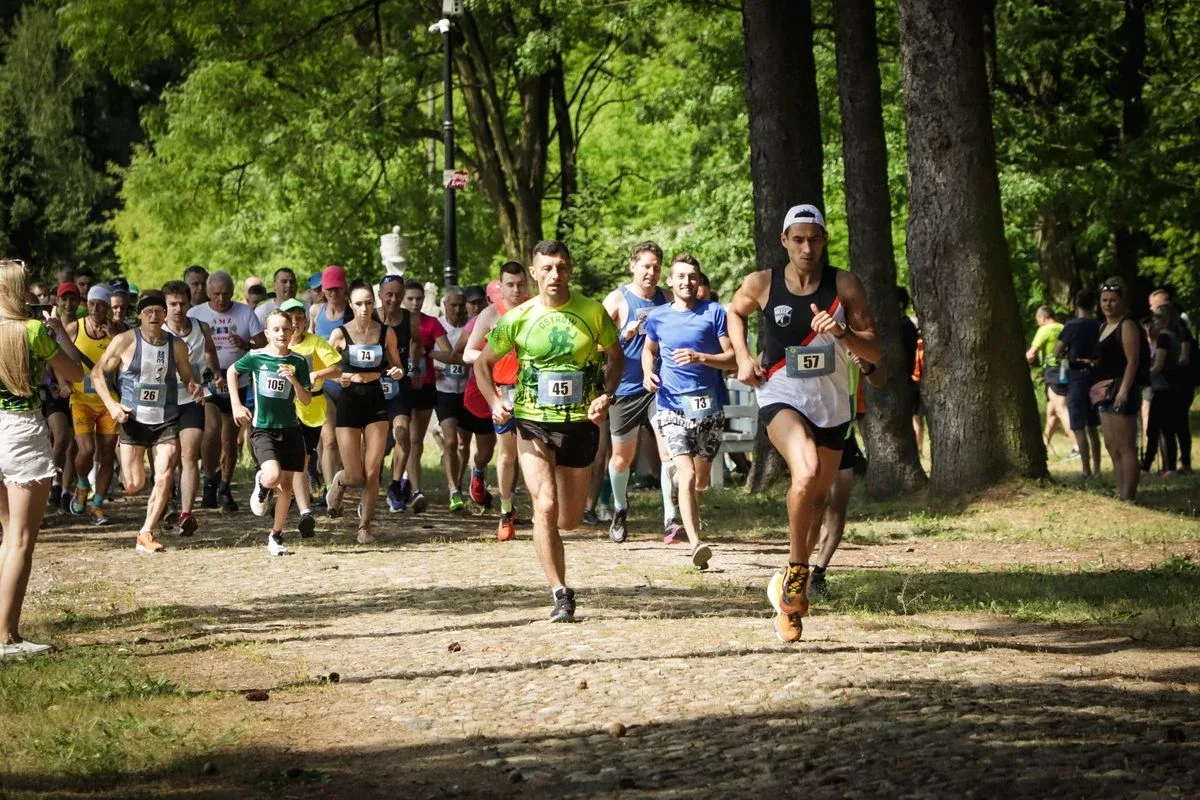 Piknik sportowo-historyczny i 7. Bieg Pamięci Absolwentów Szkoły Podchorążych Piechoty w Komorowie (zdjęcia)