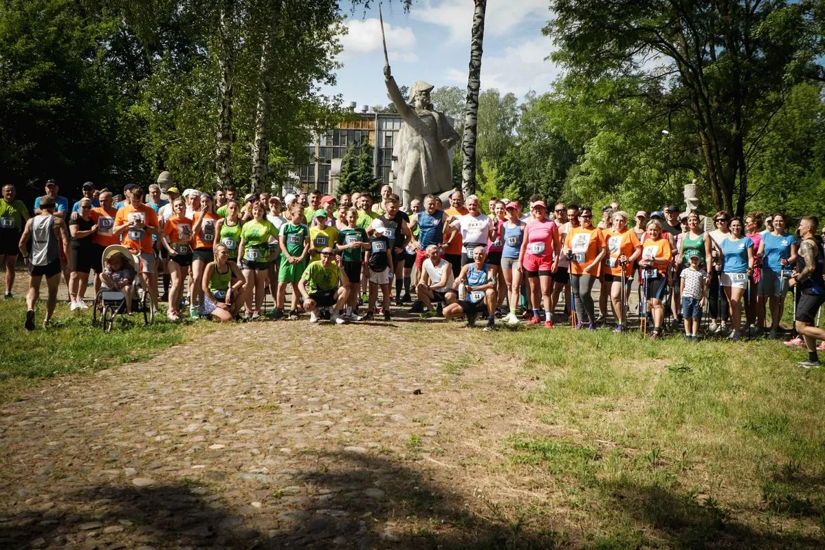 Piknik sportowo-historyczny i 7. Bieg Pamięci Absolwentów Szkoły Podchorążych Piechoty w Komorowie (zdjęcia)