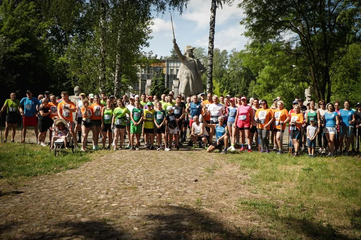 Piknik sportowo-historyczny i 7. Bieg Pamięci Absolwentów Szkoły Podchorążych Piechoty w Komorowie (zdjęcia)