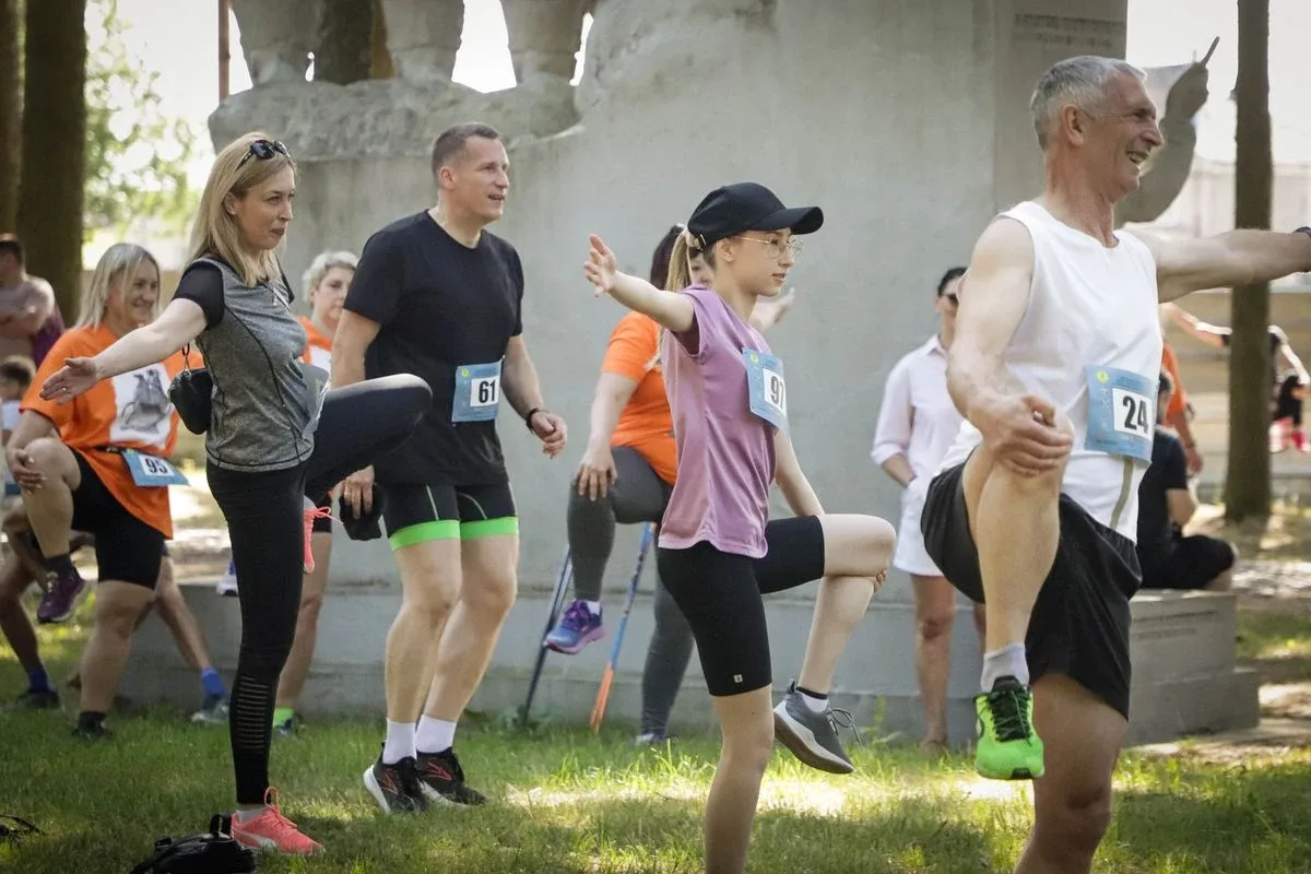 Piknik sportowo-historyczny i 7. Bieg Pamięci Absolwentów Szkoły Podchorążych Piechoty w Komorowie (zdjęcia)