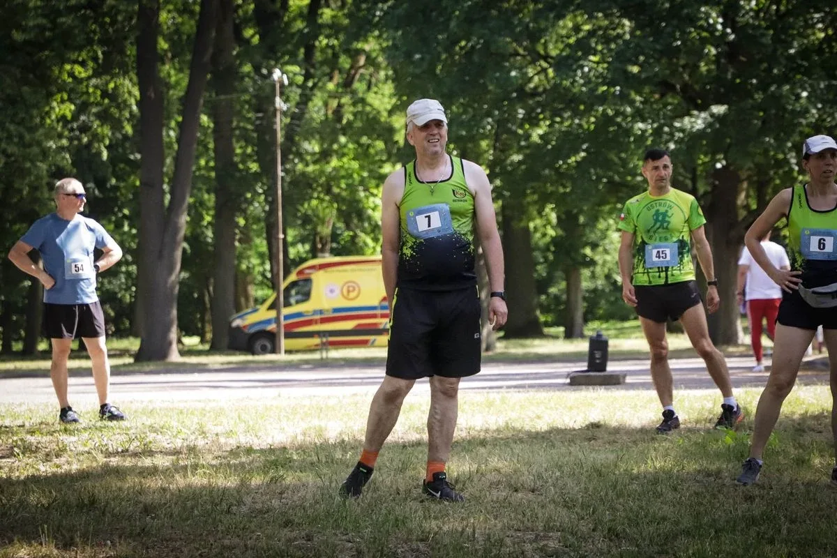 Piknik sportowo-historyczny i 7. Bieg Pamięci Absolwentów Szkoły Podchorążych Piechoty w Komorowie (zdjęcia)