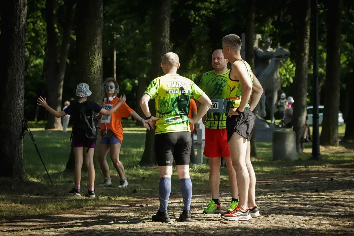 Piknik sportowo-historyczny i 7. Bieg Pamięci Absolwentów Szkoły Podchorążych Piechoty w Komorowie (zdjęcia)
