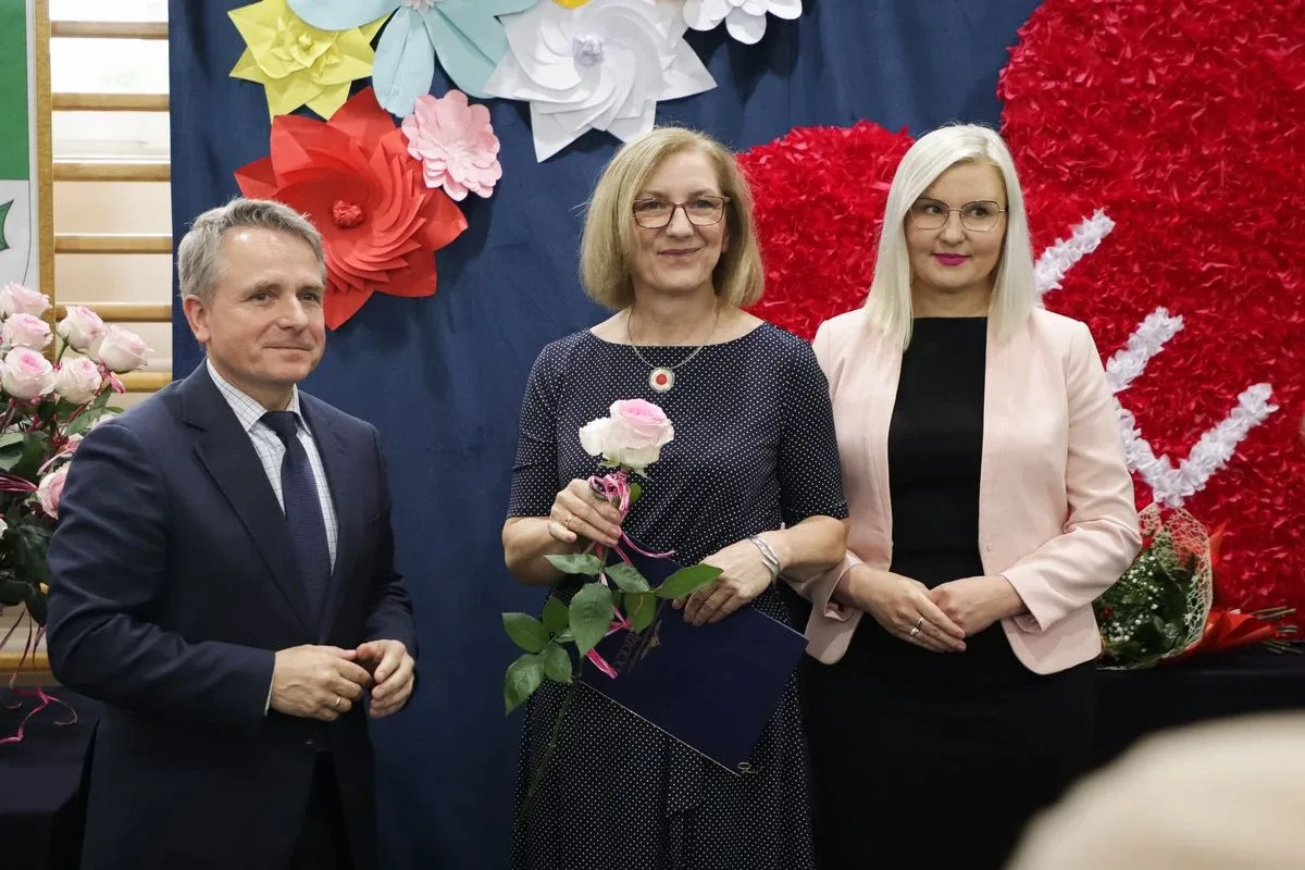 Uroczyste Powiatowe Obchody Międzynarodowego Dnia Pielęgniarki i Położnej w Ostrowi Mazowieckiej (zdjęcia)