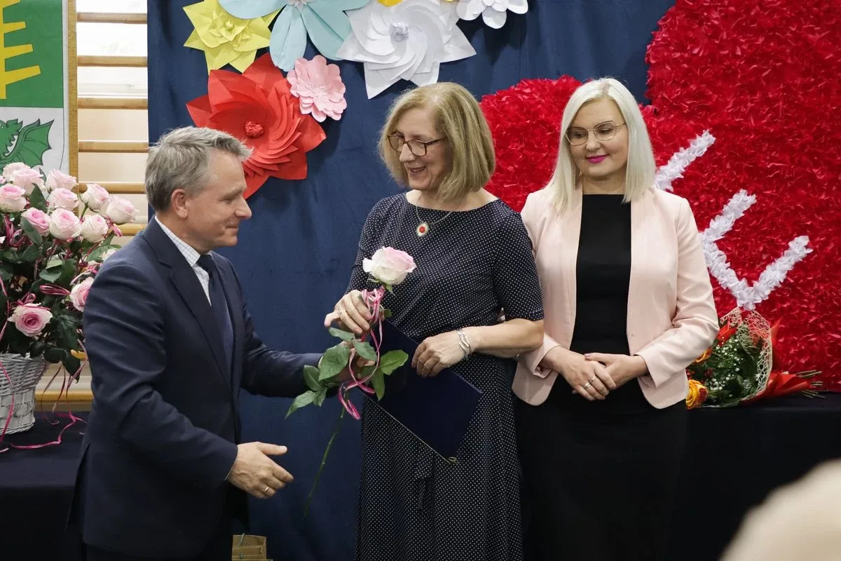 Uroczyste Powiatowe Obchody Międzynarodowego Dnia Pielęgniarki i Położnej w Ostrowi Mazowieckiej (zdjęcia)