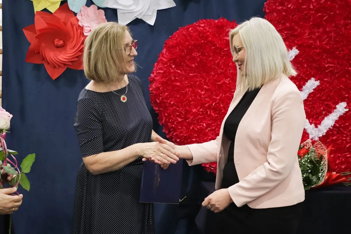Uroczyste Powiatowe Obchody Międzynarodowego Dnia Pielęgniarki i Położnej w Ostrowi Mazowieckiej (zdjęcia)