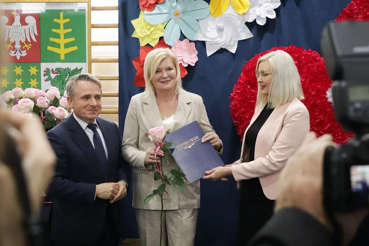 Uroczyste Powiatowe Obchody Międzynarodowego Dnia Pielęgniarki i Położnej w Ostrowi Mazowieckiej (zdjęcia)