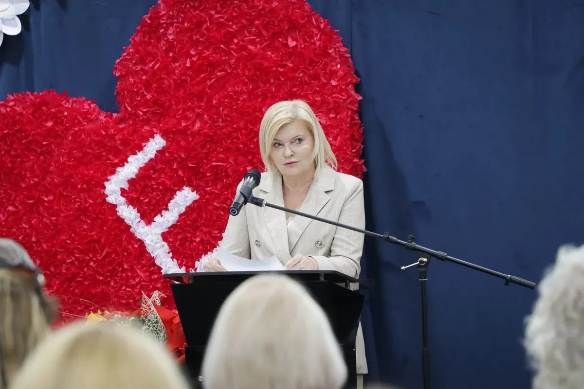 Uroczyste Powiatowe Obchody Międzynarodowego Dnia Pielęgniarki i Położnej w Ostrowi Mazowieckiej (zdjęcia)
