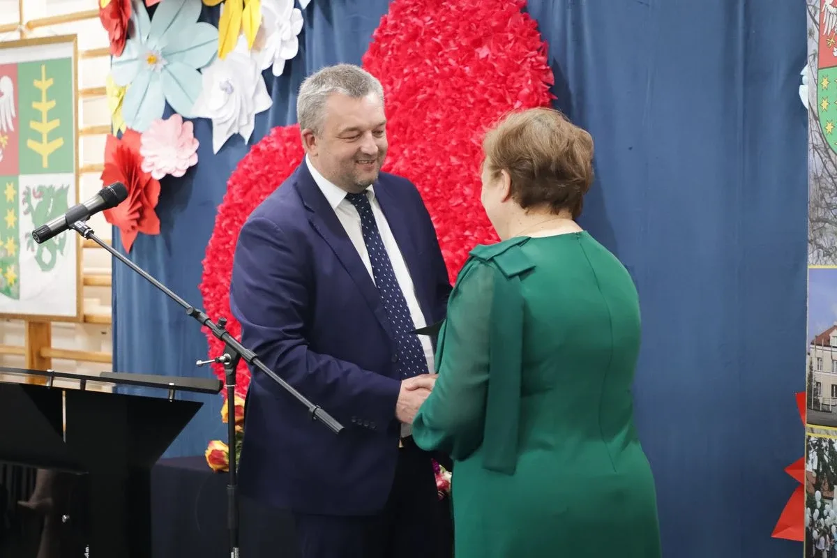 Uroczyste Powiatowe Obchody Międzynarodowego Dnia Pielęgniarki i Położnej w Ostrowi Mazowieckiej (zdjęcia)